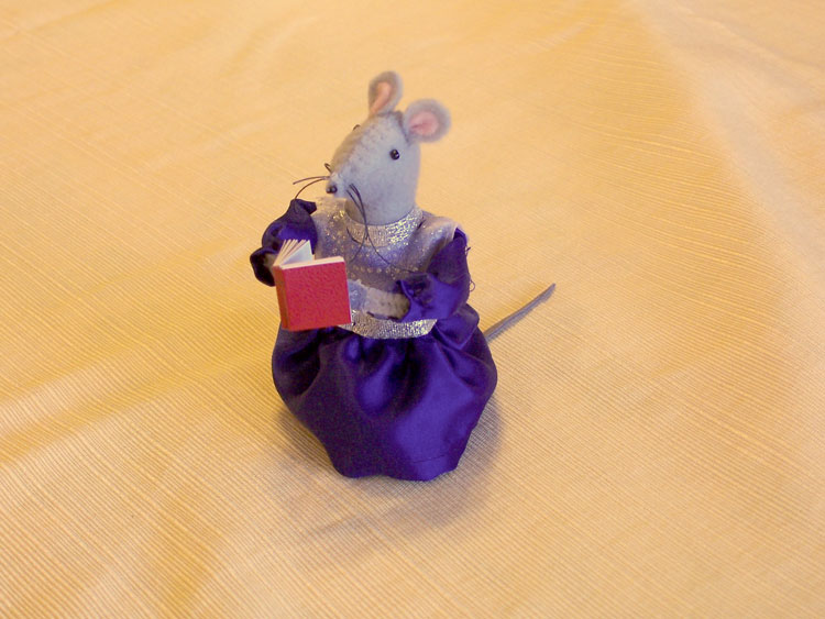 Mouse Lady with prayer book